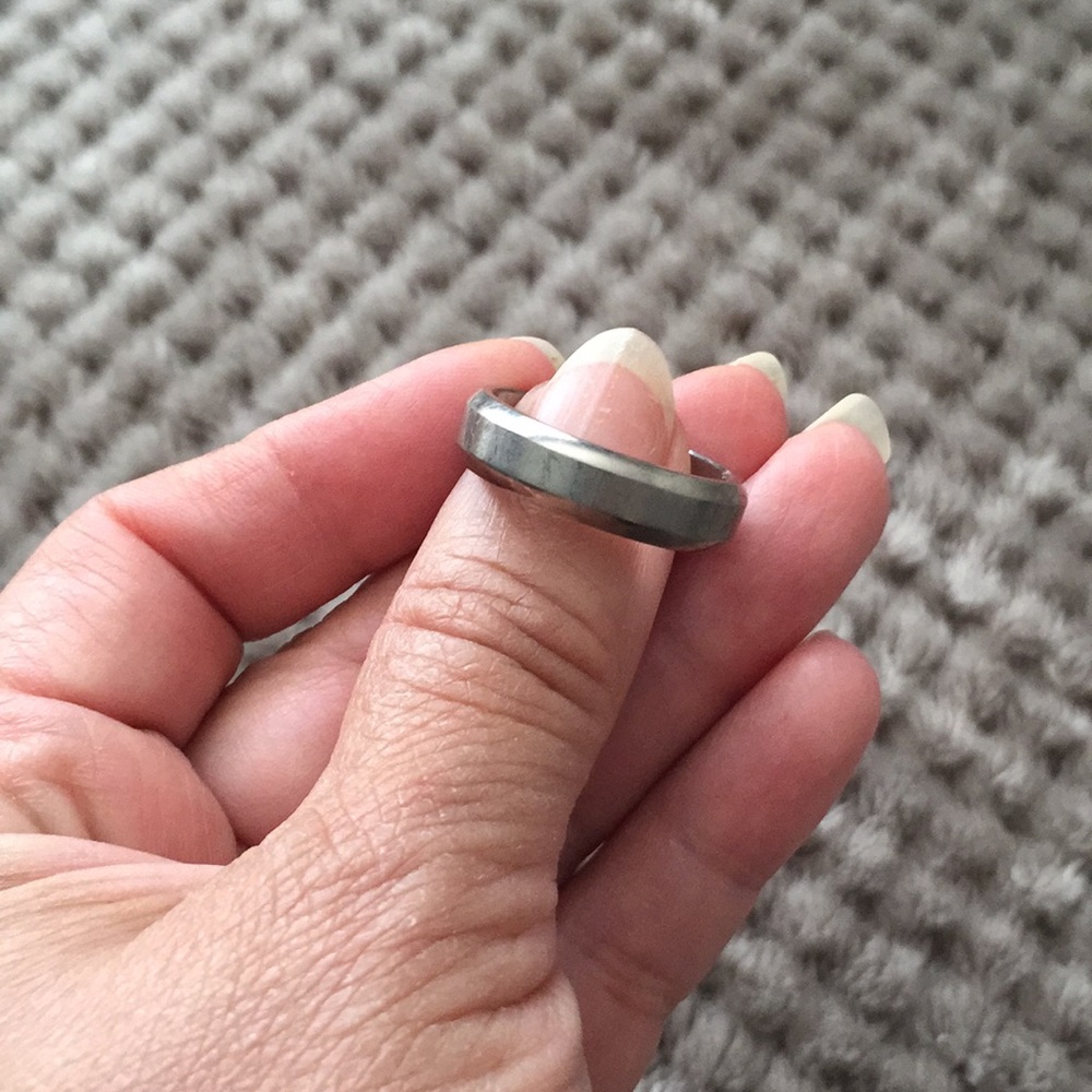 Men’s wedding band